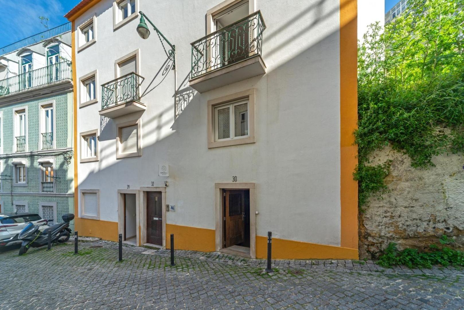 Apartment Gorgeous Rooftop 2-bed With Beautiful View Lissabon